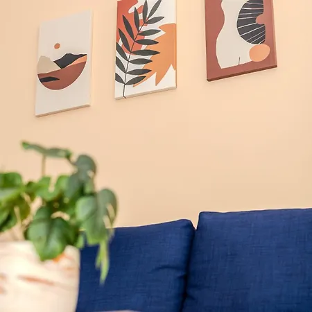 Adorable Modern * Peraía