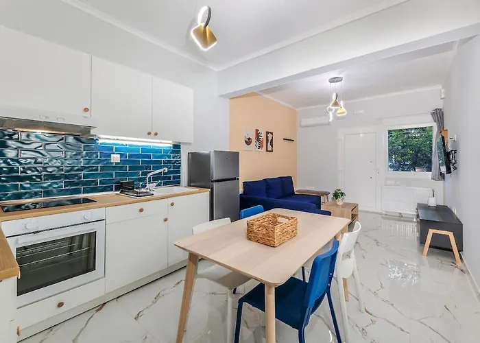 Adorable Modern Peraía